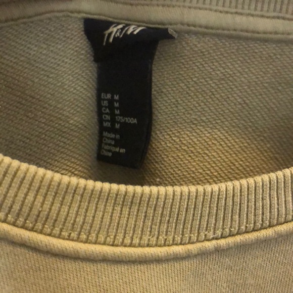 H&M’s basic crew neck sweater - Picture 3 of 5